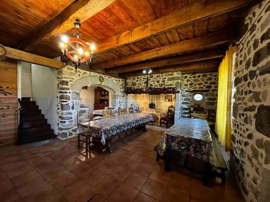 Gite A La Ferme Au Coeur De L'Auvergne Saint-Hippolyte  Buitenkant foto