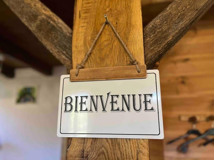 Gite A La Ferme Au Coeur De L'Auvergne Saint-Hippolyte  Buitenkant foto