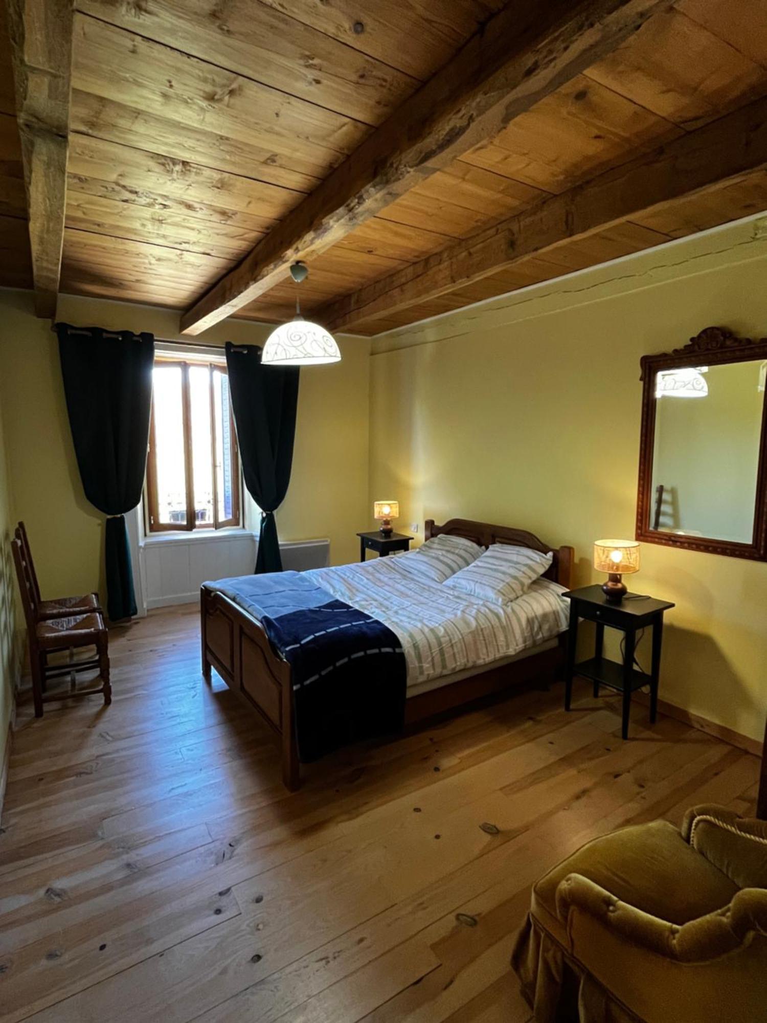 Gite A La Ferme Au Coeur De L'Auvergne Saint-Hippolyte  Buitenkant foto